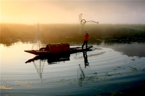 Fisherman's day begins on Xin'an River