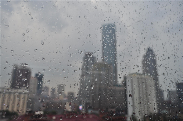 Cloud-seeding cools sweltering Nanjing 