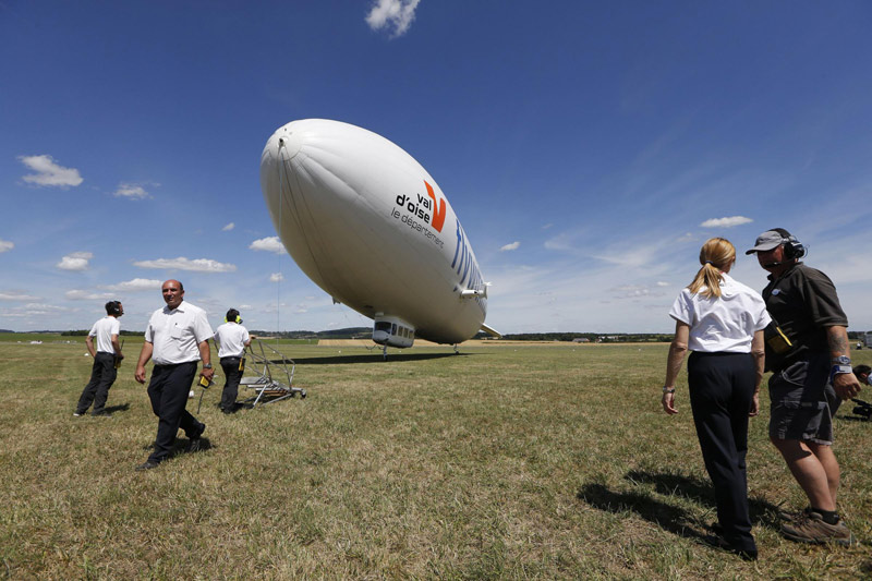 Tour Paris on a airship