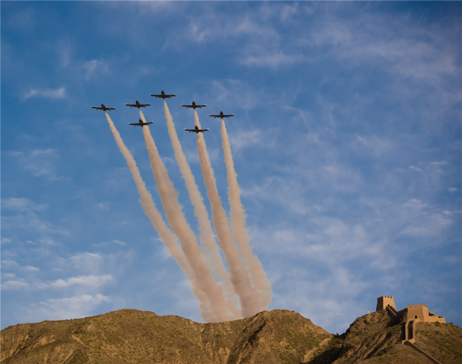 Famed aerobatic team puts on show in Gansu