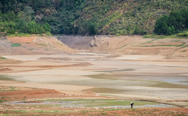 Severe drought hits Central China