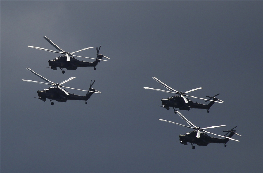 Moscow air show opens with flight demonstrations