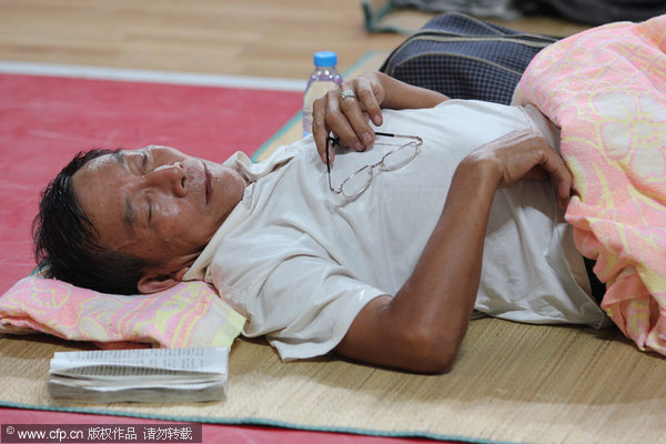 Parents sleep on floors in display of love