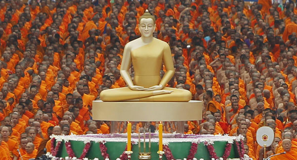 Alms-offering ceremony in Bangkok