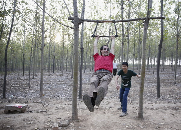 Blind people see the world in outdoor exercise