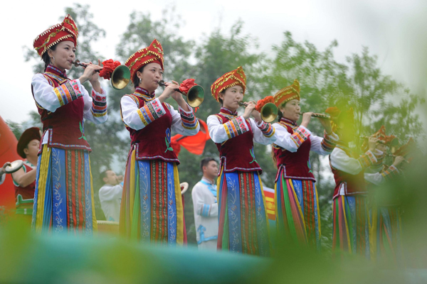 Tujia music shines at intl folk art festival