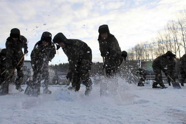 Snow makes seasonal debut in N China