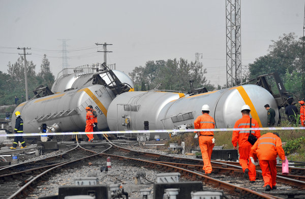 Train carrying chemical derailed