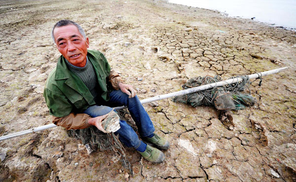 Drought turns lake into grassland