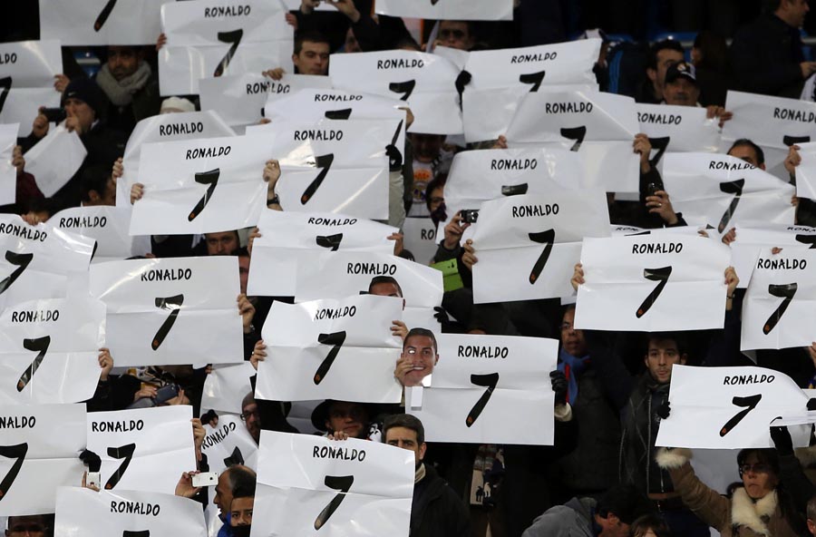 Ronaldo placards sweep Real Madrid's home stadium