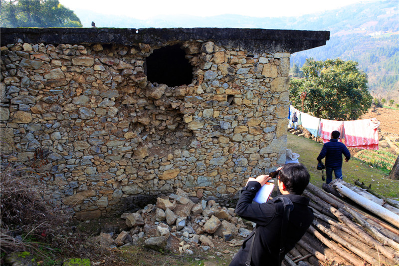 Relief work begins after quake in C China