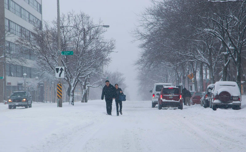 Winter storm moves across the midwest in US