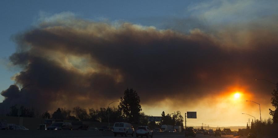 Wildfire out of control in Los Angeles, US