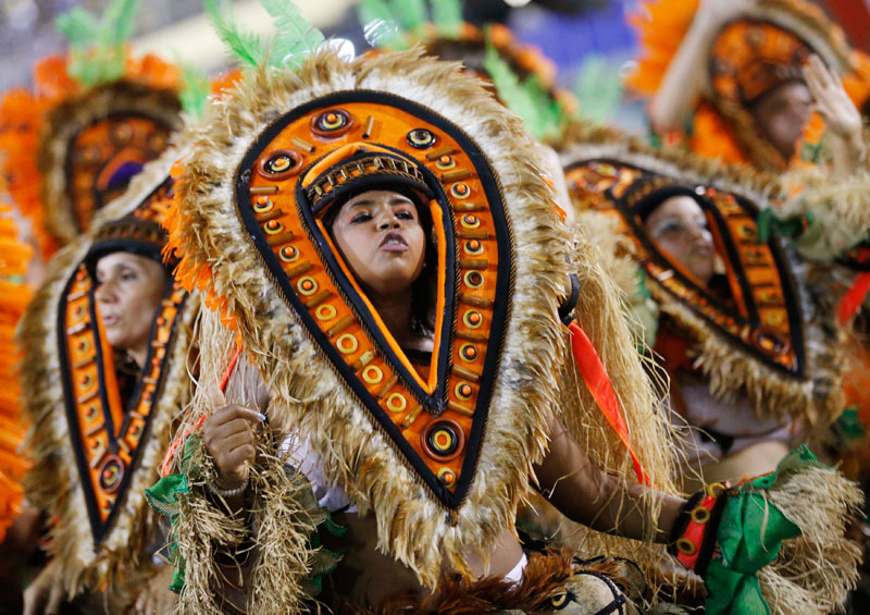 Carnival parade kicks off in Brazil