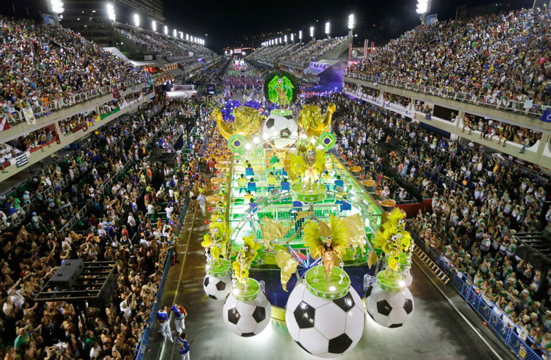 Carnival parade kicks off in Brazil