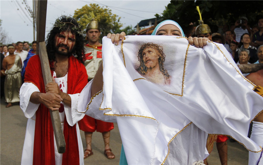 Americas mark Easter holy week