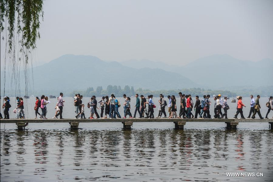 West Lake embraces travel rush period on Labor Day