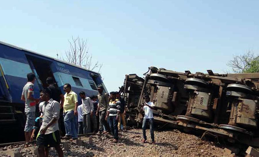 Indian train derailment kills at least 12