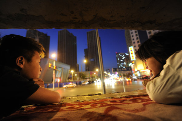 Street children live in hole in a wall in NE China