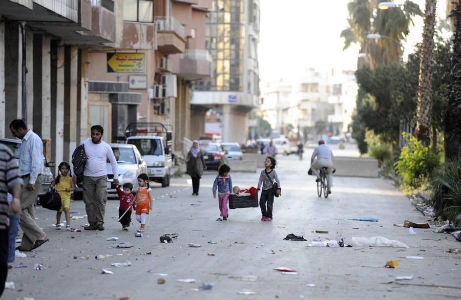 Syrians return to damaged homes