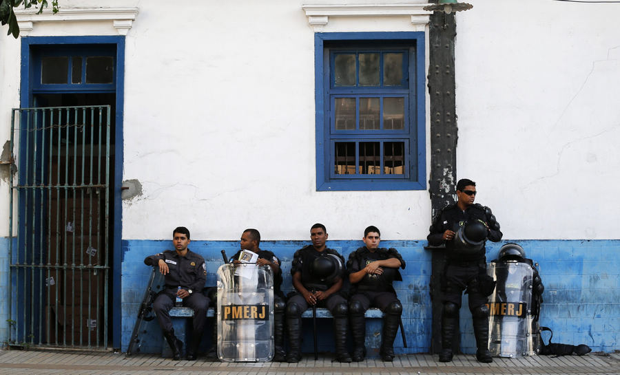 Riot police train for World Cup protest