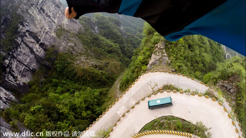 Two daredevil Russian wingsuiters jump Tianmen Mountain