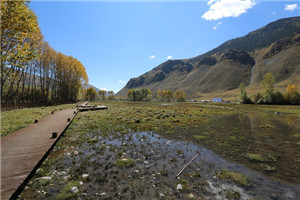 Highway maintenance team on Qinghai-Tibetan Plateau