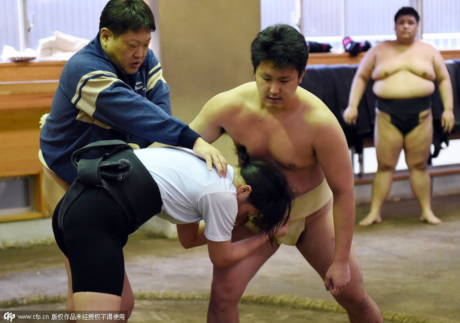 Japan's women wrestlers take on sumo's big boys