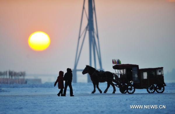 Tour on frozen Songhua River in NE China