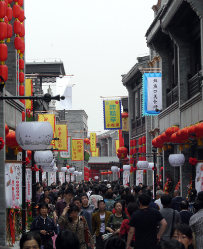 Qianmen before and after its renovation