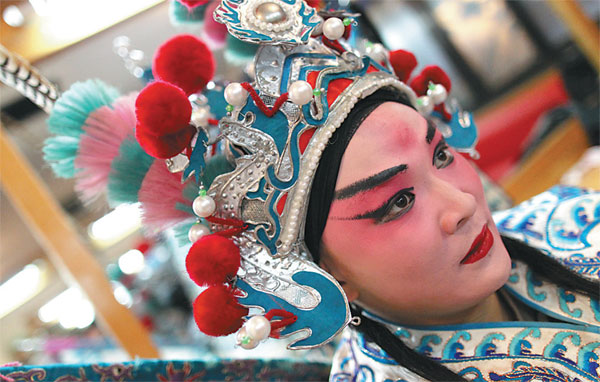 Sichuan Opera a draw as Chengdu 'goes global'