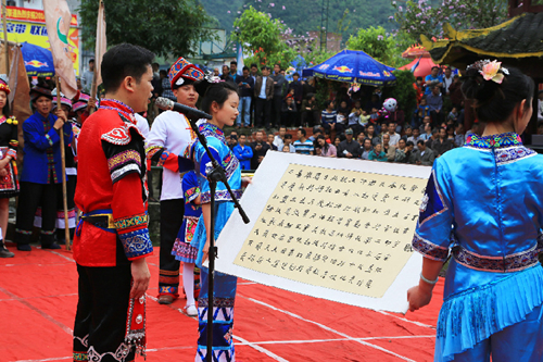 Jinchengjiang holds fifth Shoulder Pole Cultural Tourism Festival