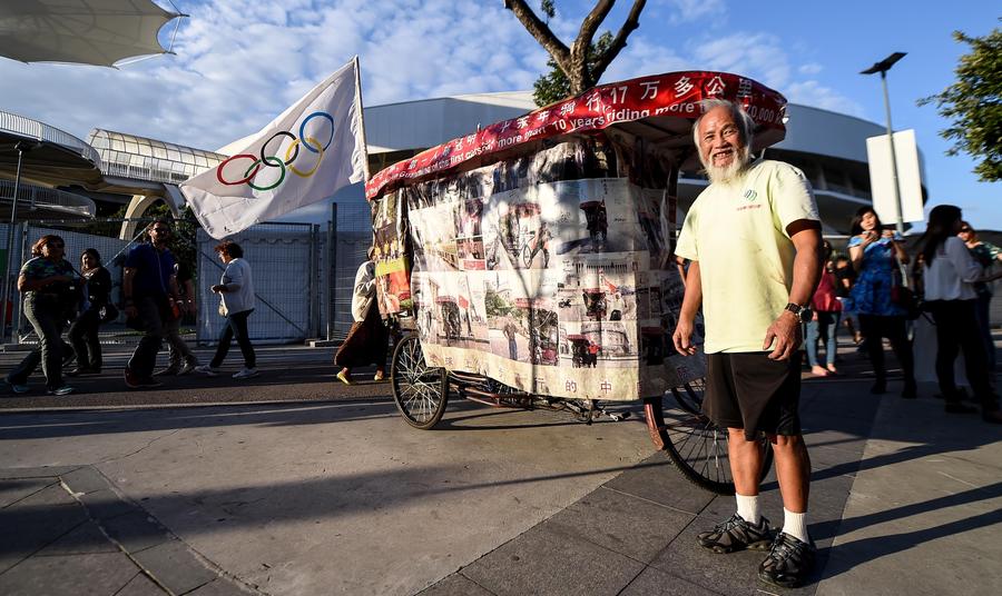 Chinese pedicab rider tours Olympics