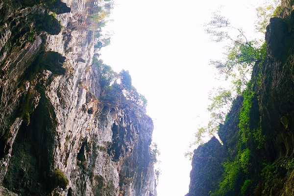 Explore dazzling karst caves in Xinyu