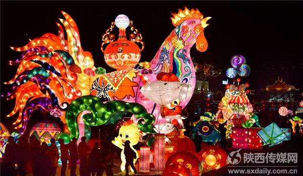 City wall lantern show welcomes the Year of the Rooster