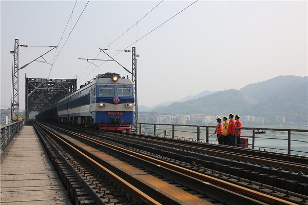 Chongqing's first bridge over Yangtze River retired