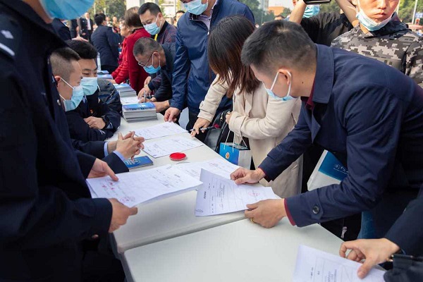 Chongqing police return millions to scam victims