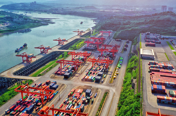 Inland intl logistics hub forms in Chongqing