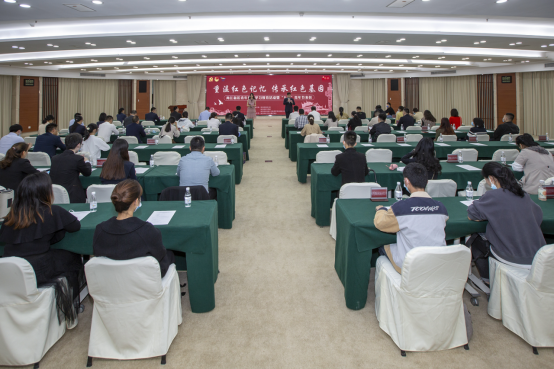 Liangjiang honors its advanced young leaders and groups