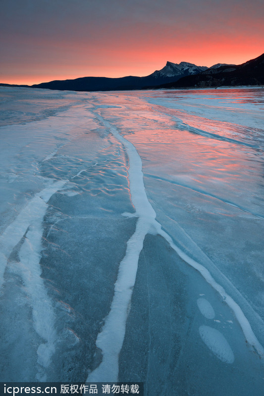 Stunning bubbles on ice pose danger