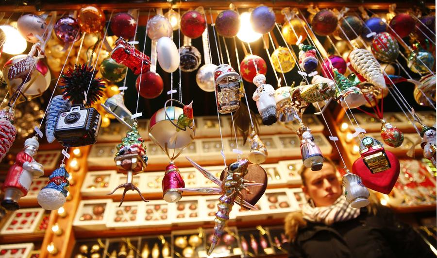 Christmas market opens in Frankfurt