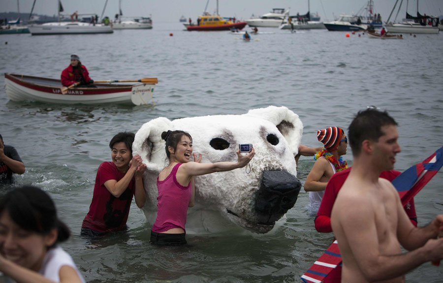 Cold doesn't dissuade 'Polar Bear Swimmers'