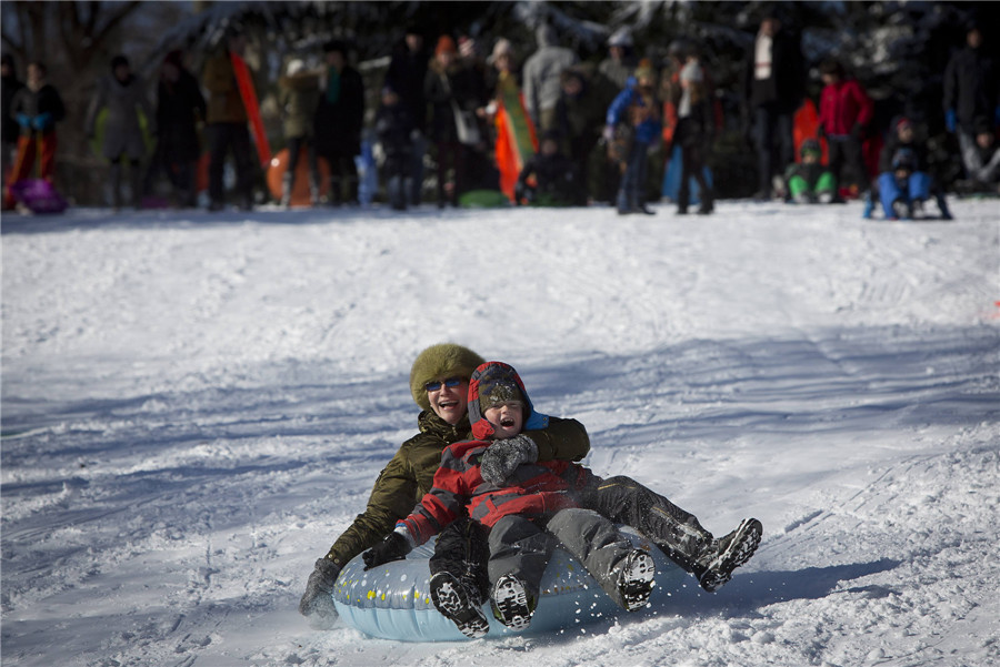 In photos: Nor'easter snowstorm hits US