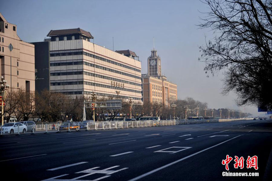 Home-bound workers ease crowding in Beijing