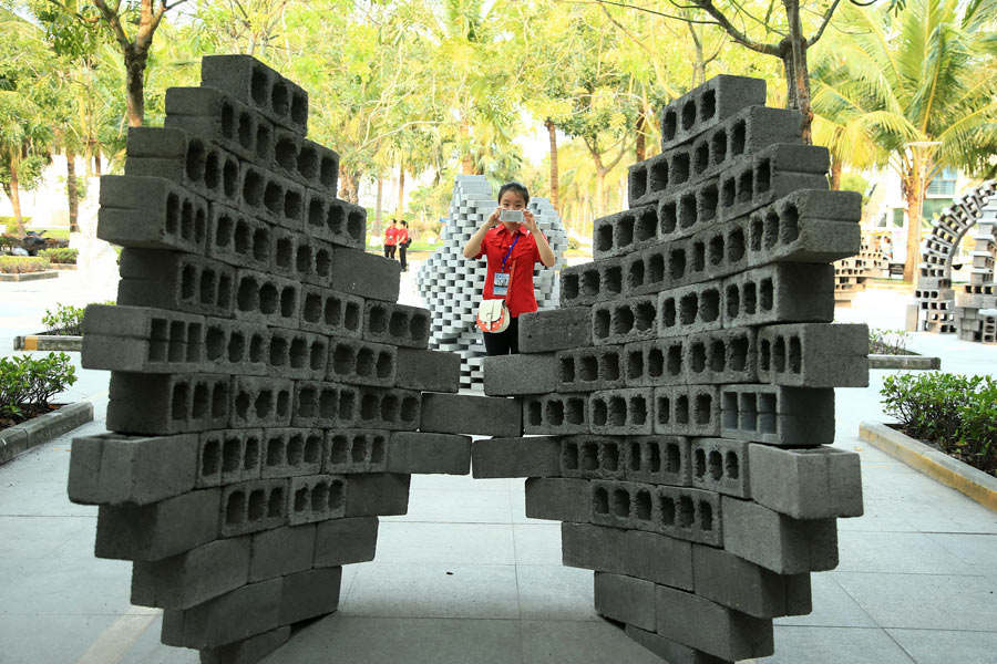 Art made of building bricks on display in S China