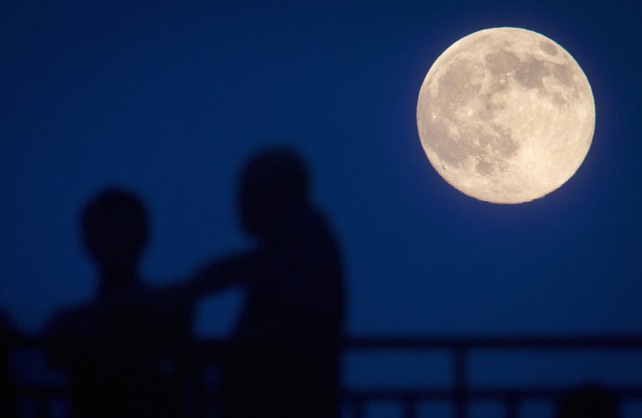 Supermoon dazzles the skies on Saturday