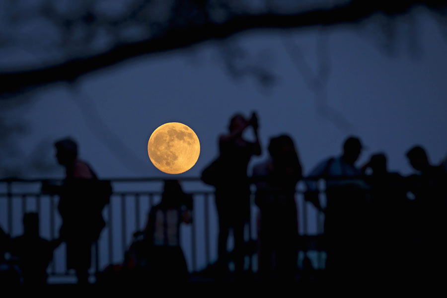 Supermoon dazzles the skies on Saturday