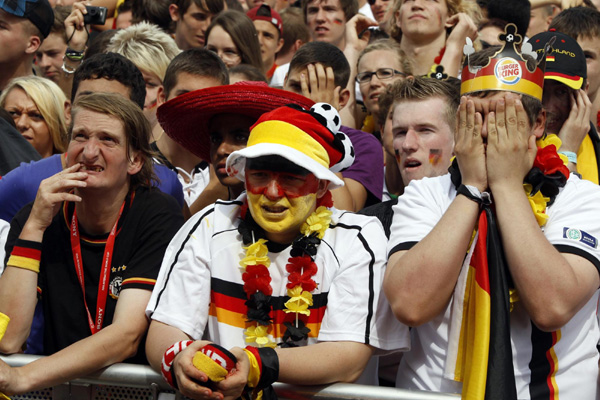 Serbia beats 10-man Germany 1-0 at World Cup