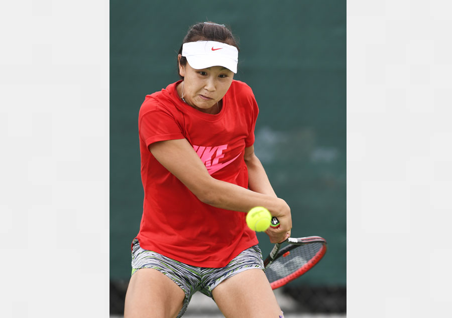 Chinese athletes attend training session of tennis in Rio