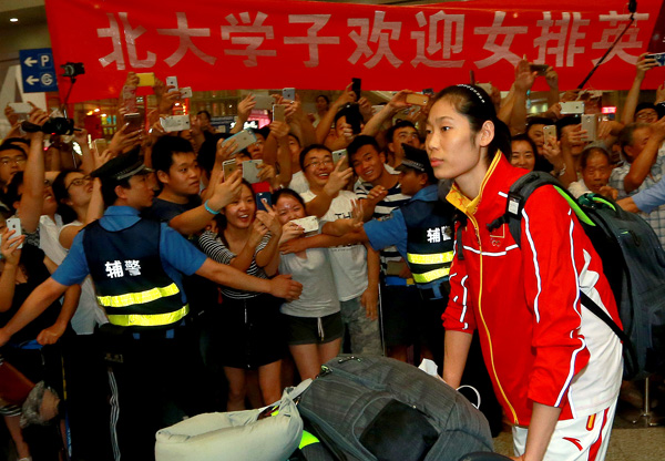 Victorious volleyball team receive heroes' welcome on return